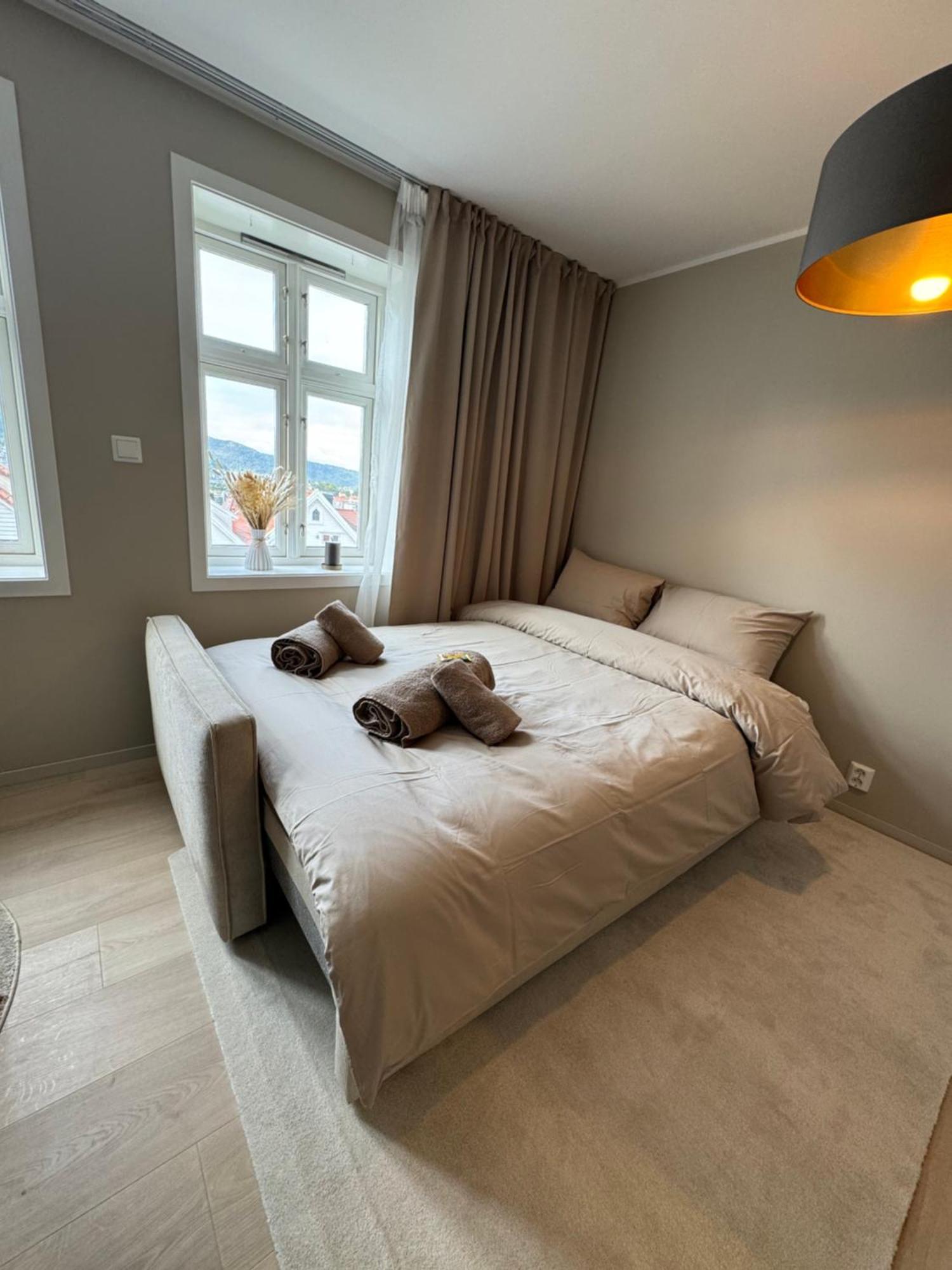 Leilighet I Bergens Vakreste Gate - Nydelig Utsikt Over Innseilingen Til Bergen! Exterior foto